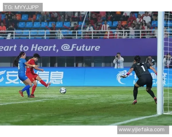 杭州亚运会足球赛场上的明星球员和精彩表现回顾