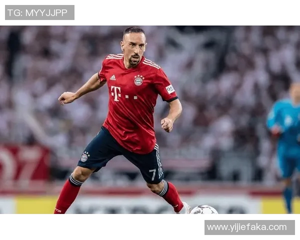 官方足球球星风采大赏：实力与魅力并存的绿茵传奇