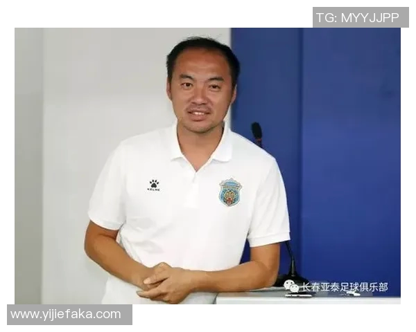 青岛足球球星崛起之路:从青训到职业赛场的奋斗与荣耀 青岛足球球星崛起之路:从青训到职业赛场的奋斗与荣耀